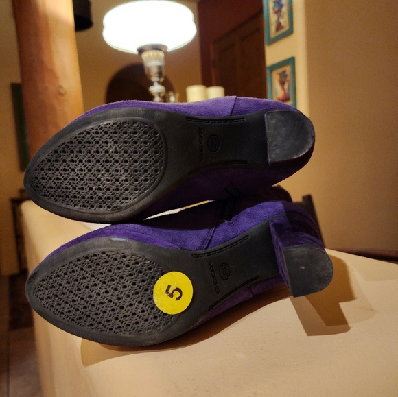 Purple suede boots, sz 5 - Picture 4 of 5